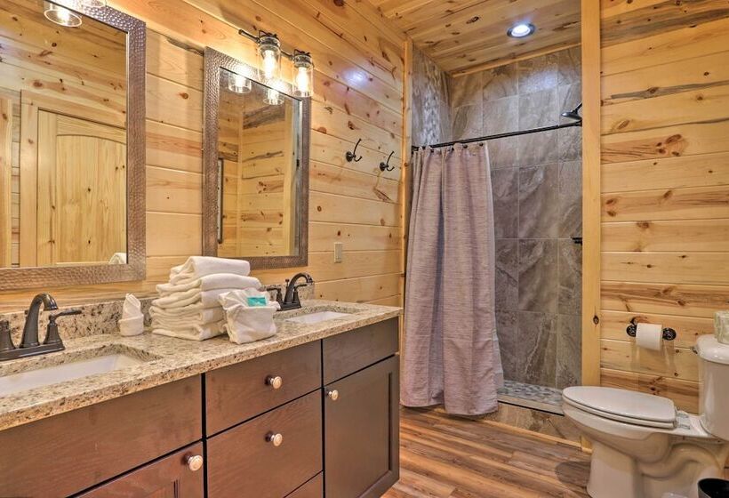 Mountain Dew Cabin W/ Hot Tub & Scenic Views!