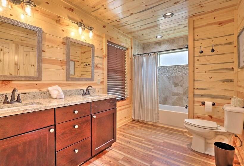 Mountain Dew Cabin W/ Hot Tub & Scenic Views!