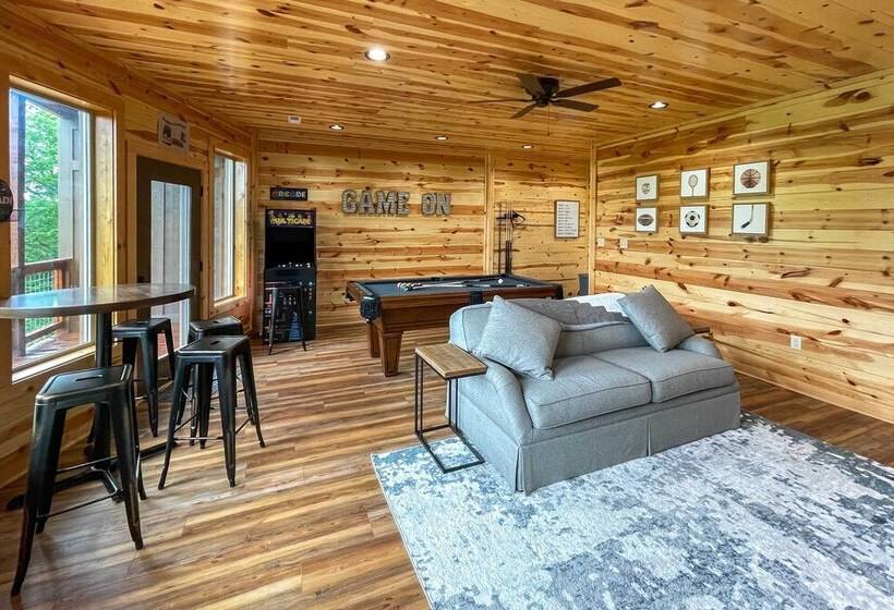 Mountain Dew Cabin W/ Hot Tub & Scenic Views!