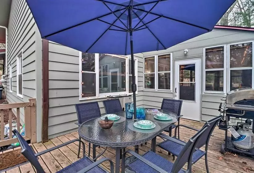 Deck & Fire Pit: Cozy Pocono Mountain Home