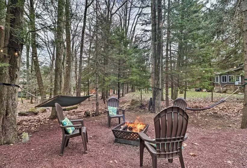 Deck & Fire Pit: Cozy Pocono Mountain Home
