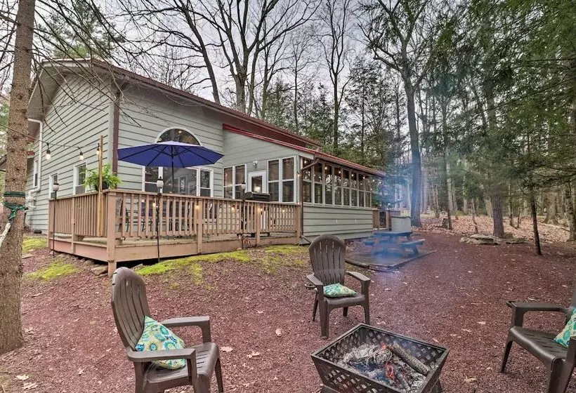 Deck & Fire Pit: Cozy Pocono Mountain Home