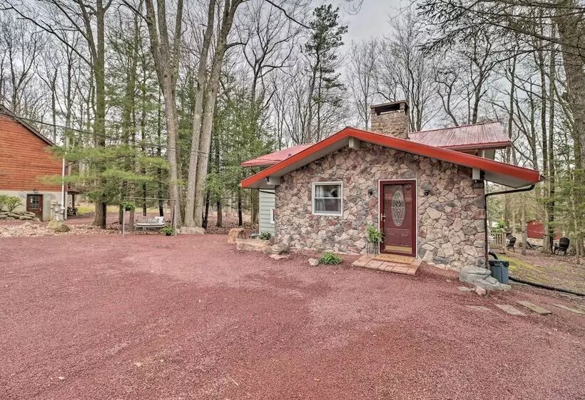 Deck & Fire Pit: Cozy Pocono Mountain Home
