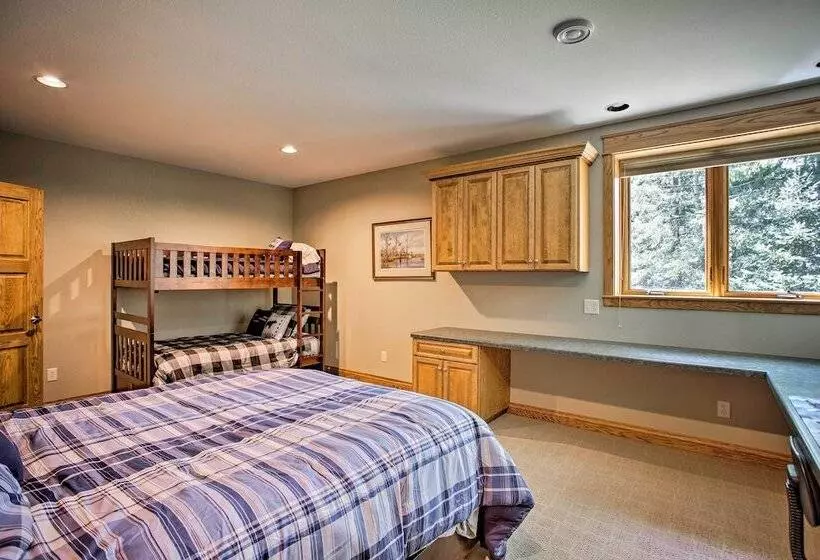 Private Retreat W/ Dock On Middle Eau Claire Lake!