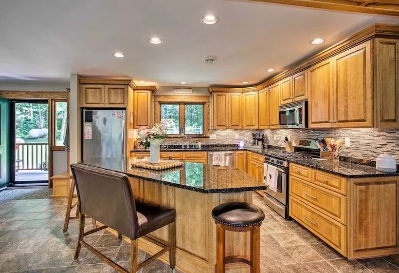 Private Retreat W/ Dock On Middle Eau Claire Lake!