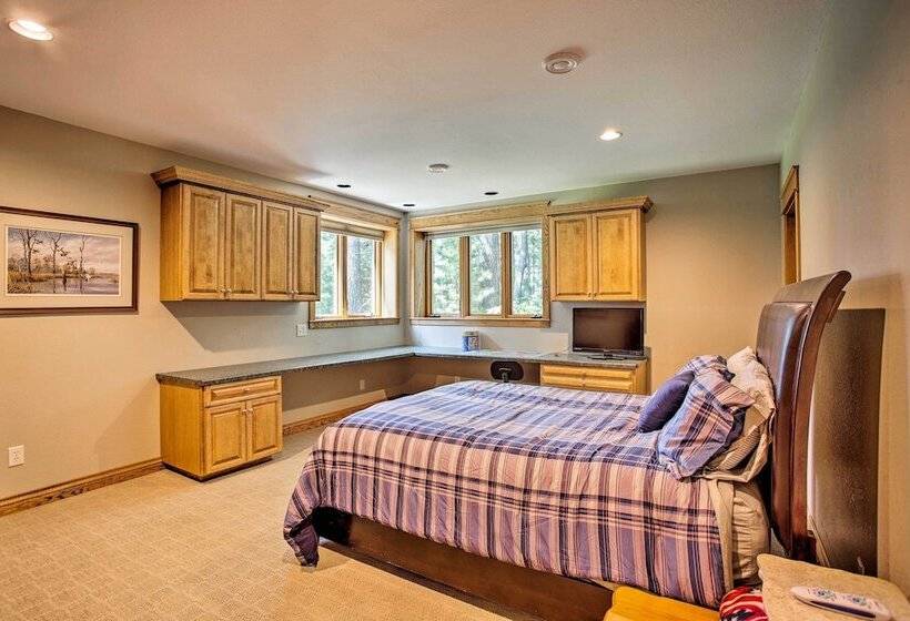 Private Retreat W/ Dock On Middle Eau Claire Lake!