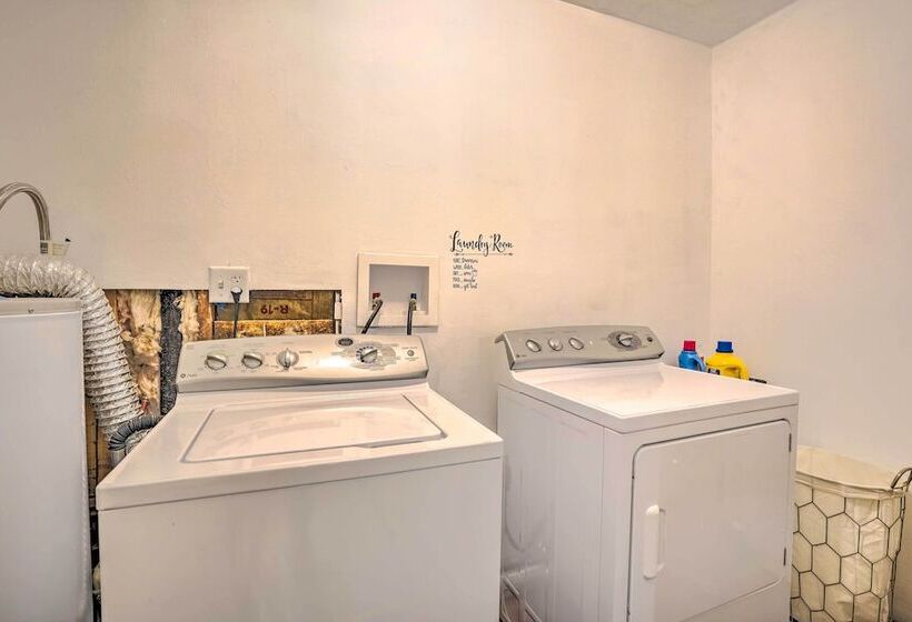 Quaint Naples Home ~ 4 Mi To Naples Beach!