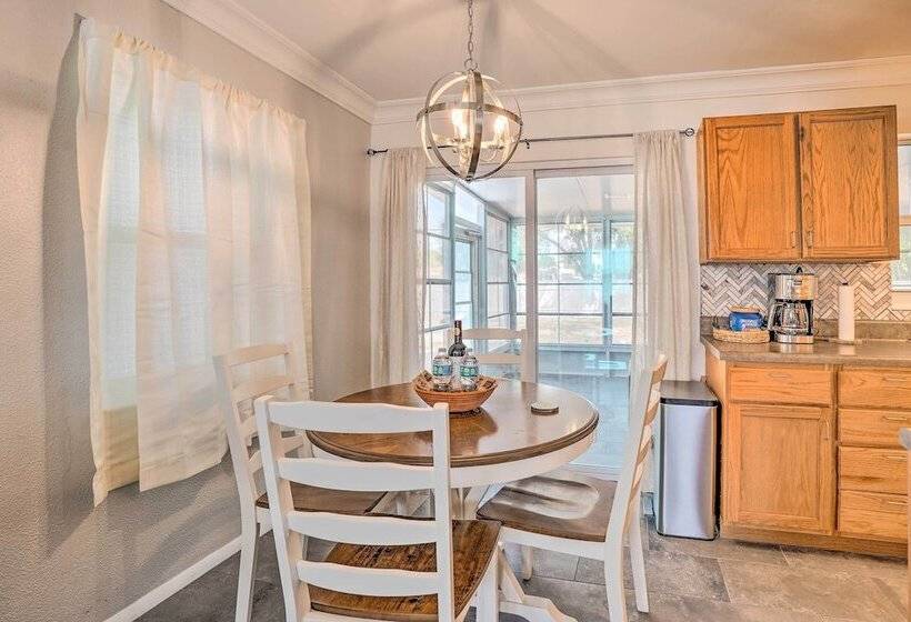 Quaint Naples Home ~ 4 Mi To Naples Beach!