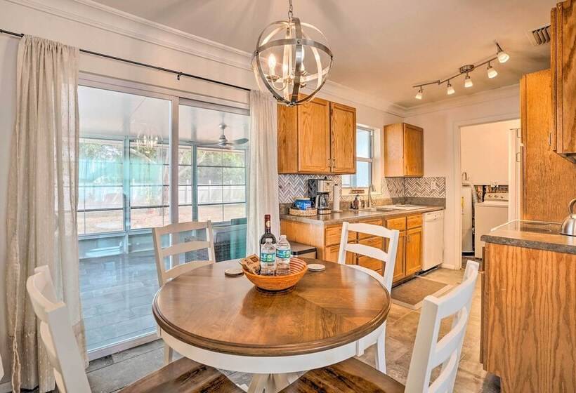 Quaint Naples Home ~ 4 Mi To Naples Beach!