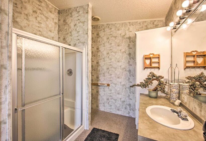 Quitman Home W/ Covered Deck + Lake Access!