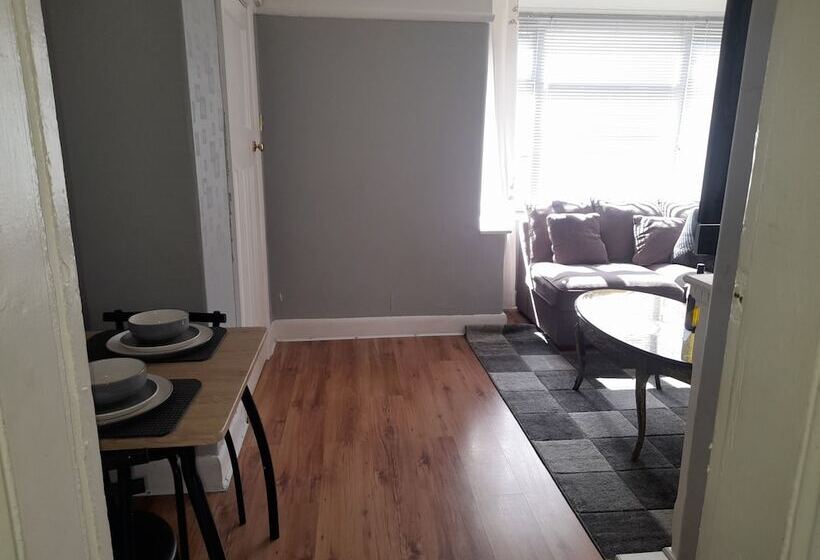 إقامة Bright 4 Bed House 15 Min To Manchester Centre