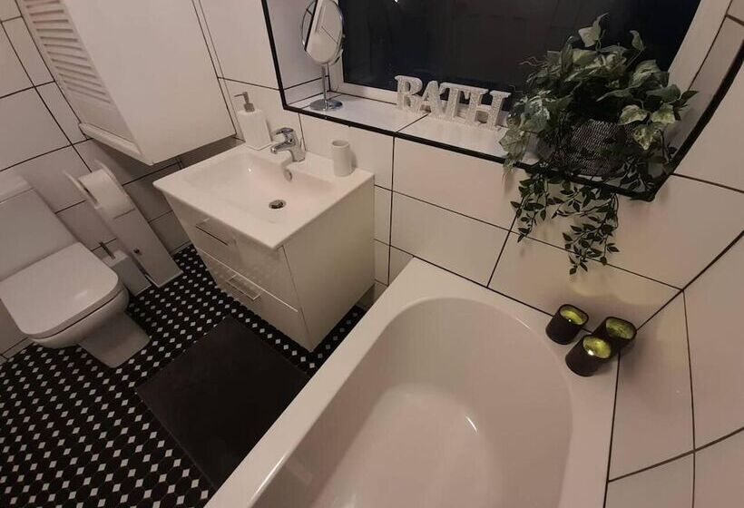 إقامة Bright 4 Bed House 15 Min To Manchester Centre