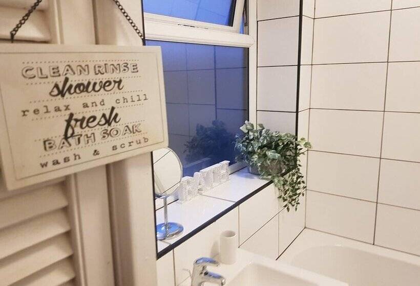 إقامة Bright 4 Bed House 15 Min To Manchester Centre
