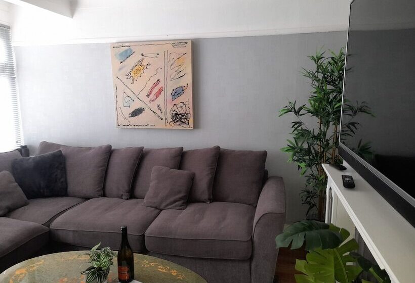 דירת נופש Bright 4 Bed House 15 Min To Manchester Centre