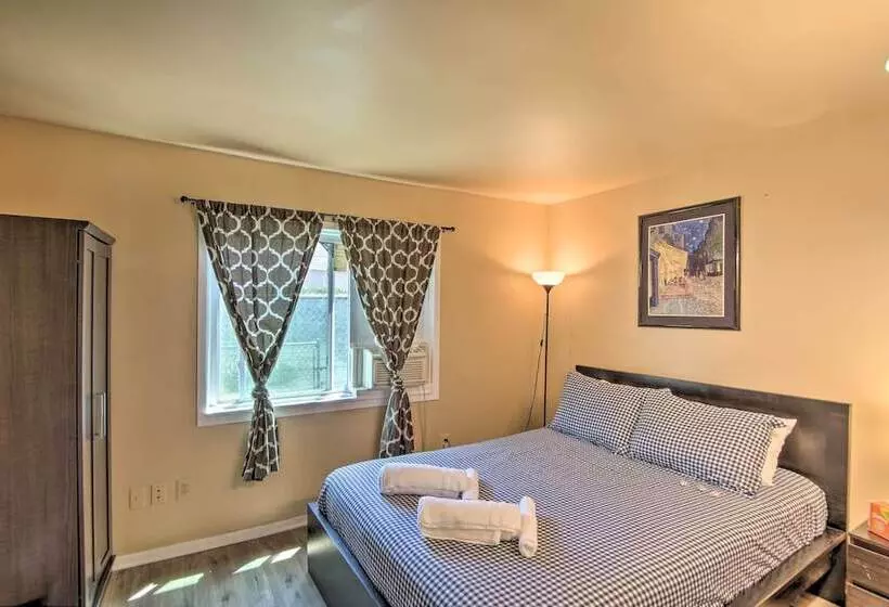 Royal Oak Hideaway: 15 Mi To Downtown Detroit!