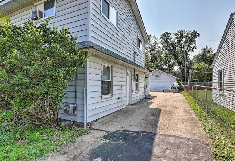 Royal Oak Hideaway: 15 Mi To Downtown Detroit!