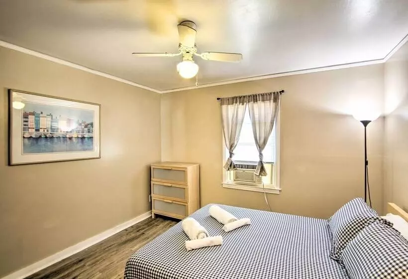 Royal Oak Hideaway: 15 Mi To Downtown Detroit!