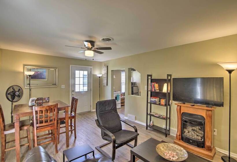 Royal Oak Hideaway: 15 Mi To Downtown Detroit!