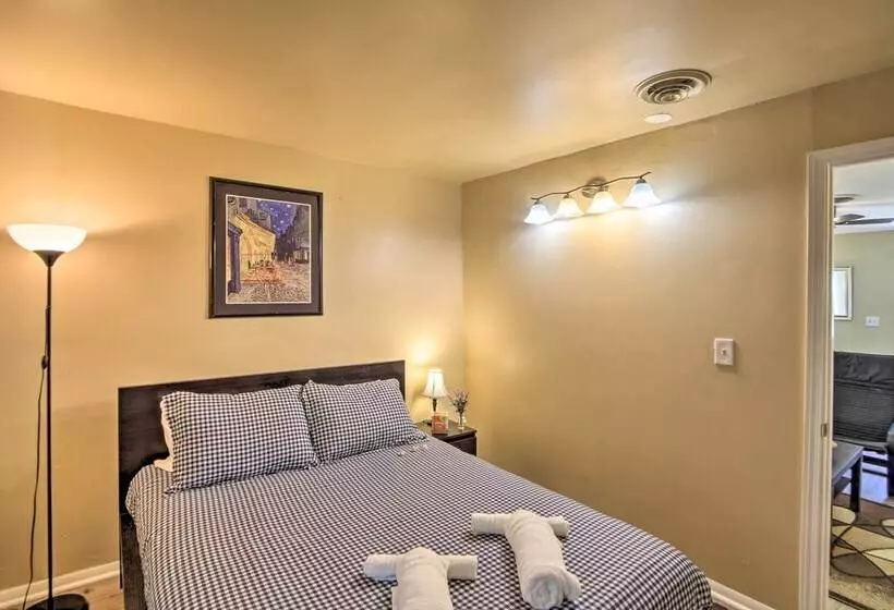 Royal Oak Hideaway: 15 Mi To Downtown Detroit!