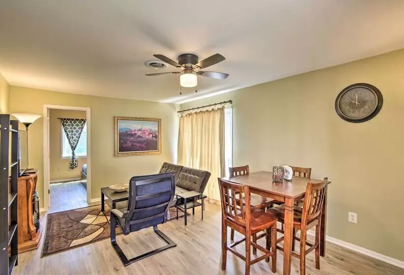 Royal Oak Hideaway: 15 Mi To Downtown Detroit!