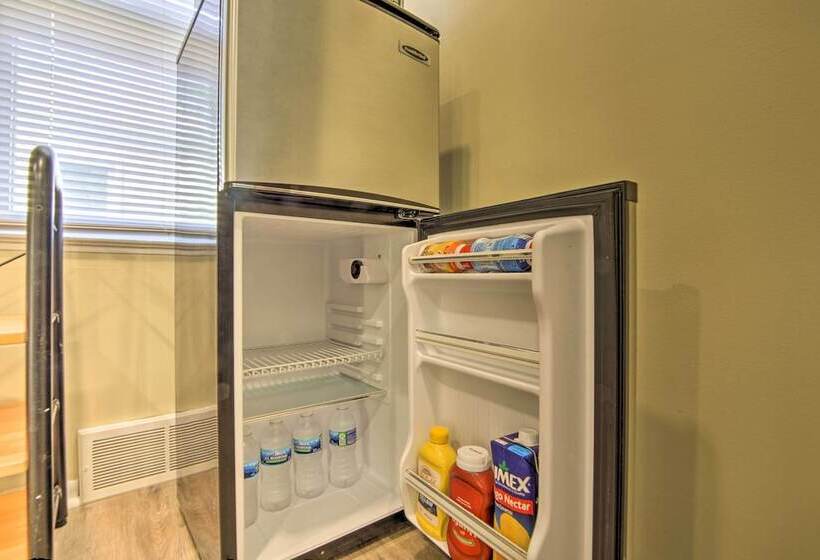 Royal Oak Hideaway: 15 Mi To Downtown Detroit!