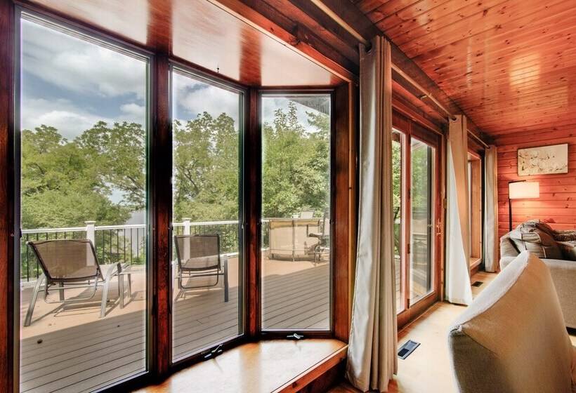 Walk To Tuttle Creek Lake: Secluded Scenic Retreat