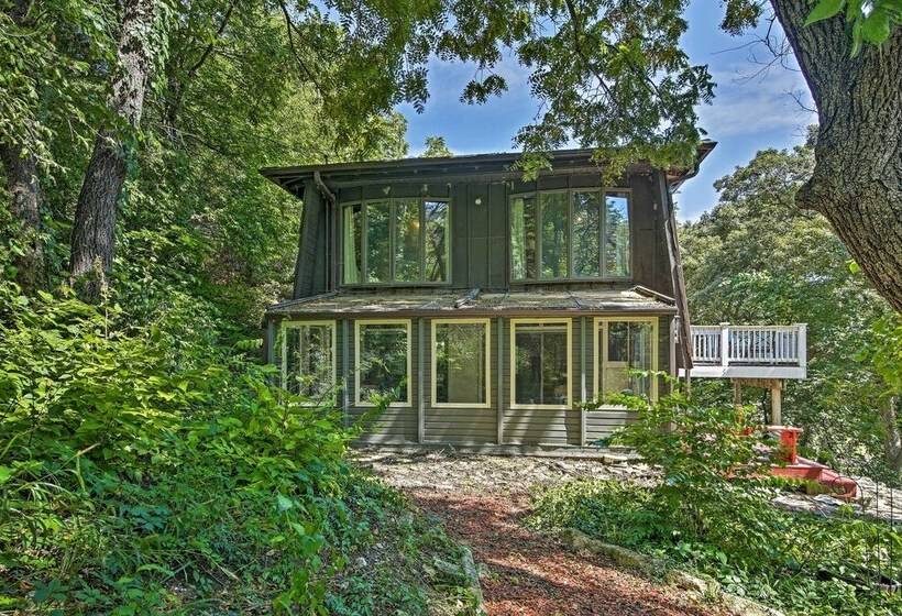 Walk To Tuttle Creek Lake: Secluded Scenic Retreat