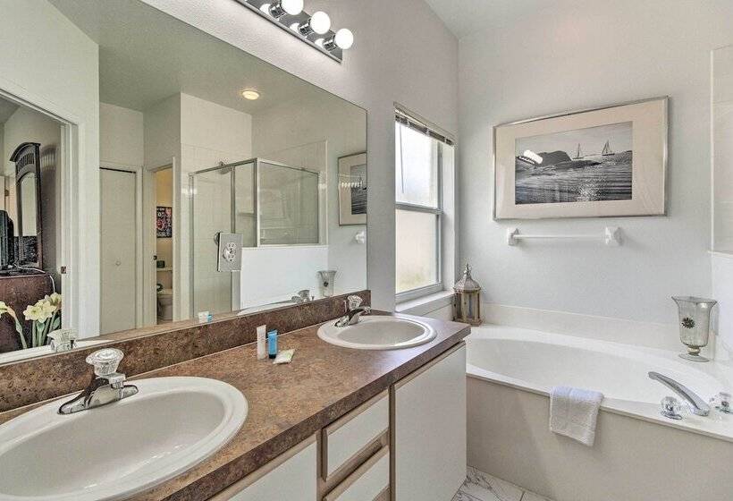 Spacious Home W/ Pool, 10 Mi To Disney!