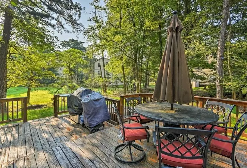 Lake Harmony Resort Home W/ Deck + Fire Pit!