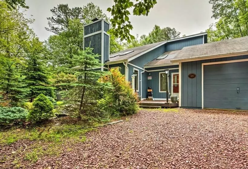Lake Harmony Resort Home W/ Deck + Fire Pit!