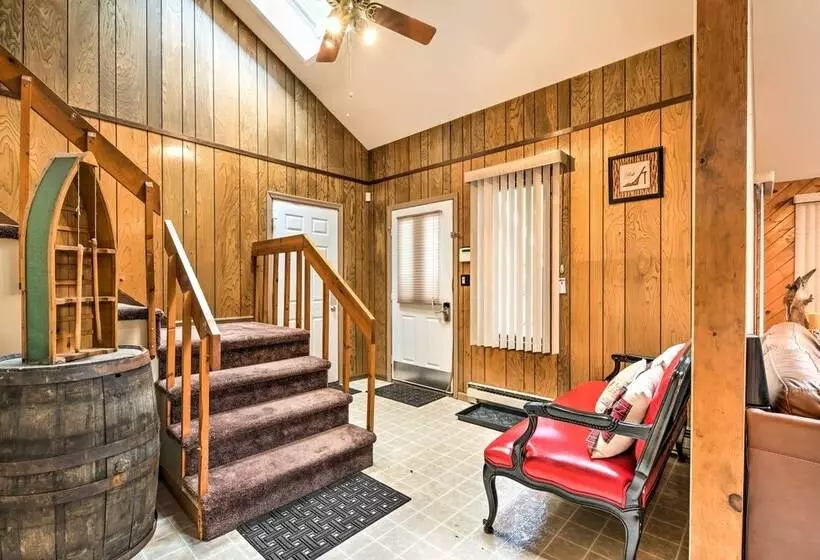 Lake Harmony Resort Home W/ Deck + Fire Pit!
