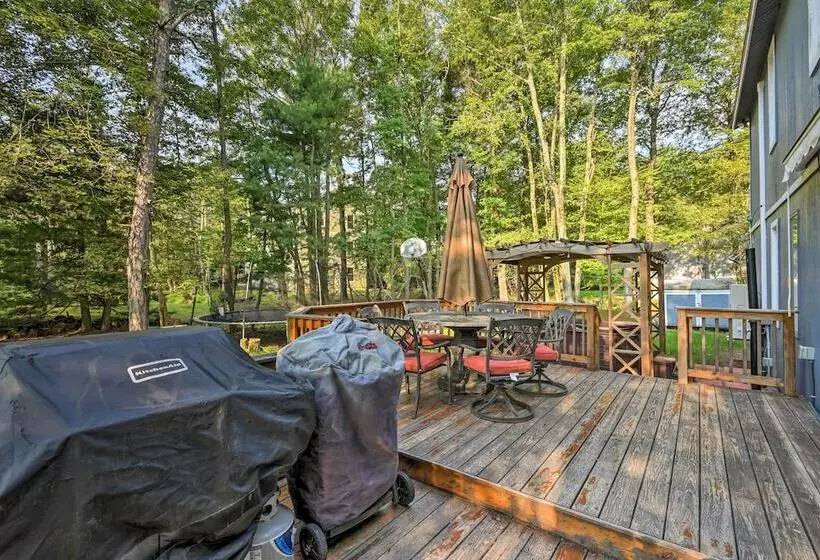 Lake Harmony Resort Home W/ Deck + Fire Pit!