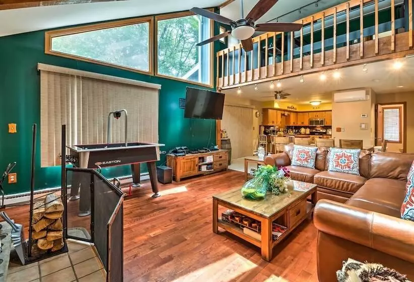 Lake Harmony Resort Home W/ Deck + Fire Pit!