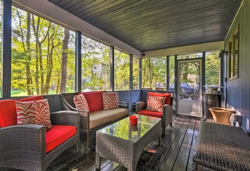 Lake Harmony Resort Home W/ Deck + Fire Pit!
