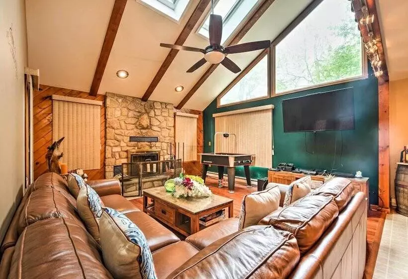 Lake Harmony Resort Home W/ Deck + Fire Pit!