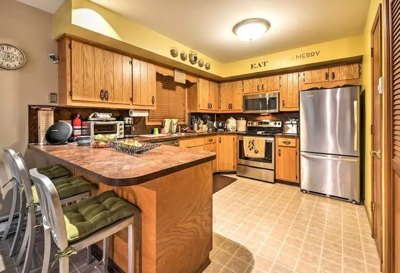 Lake Harmony Resort Home W/ Deck + Fire Pit!