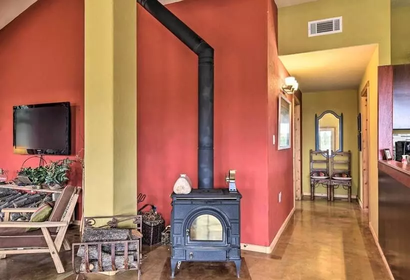 Spacious Mountain Home, 10 Mi To Angel Fire Resort