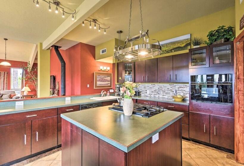 Spacious Mountain Home, 10 Mi To Angel Fire Resort