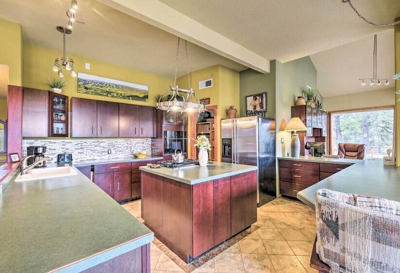 Spacious Mountain Home, 10 Mi To Angel Fire Resort