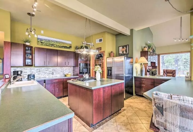 Spacious Mountain Home, 10 Mi To Angel Fire Resort