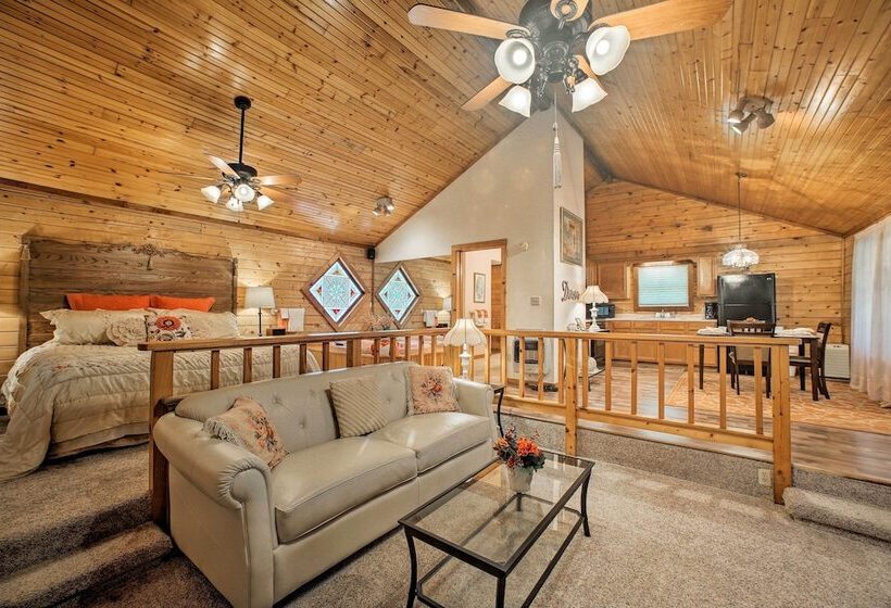 Studio W/ Deck: Near Thorncrown Chapel & Lakes