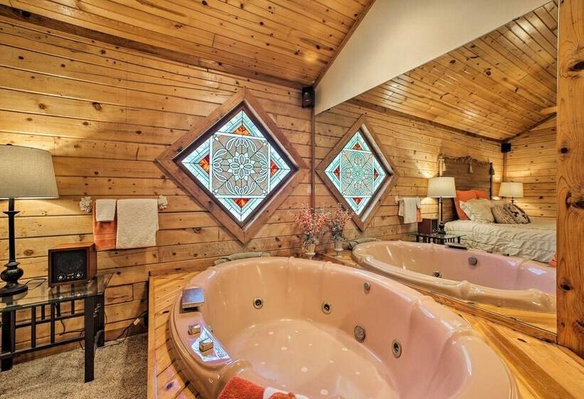 Studio W/ Deck: Near Thorncrown Chapel & Lakes