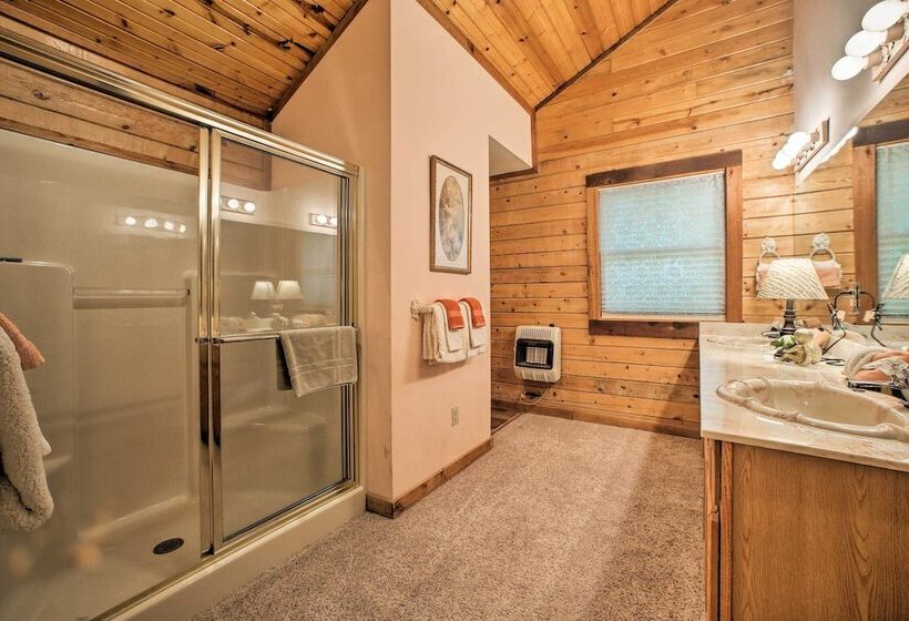 Studio W/ Deck: Near Thorncrown Chapel & Lakes