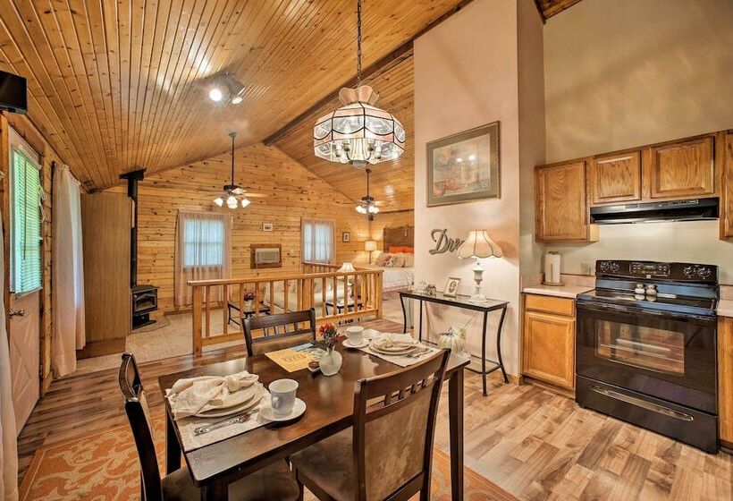 Studio W/ Deck: Near Thorncrown Chapel & Lakes