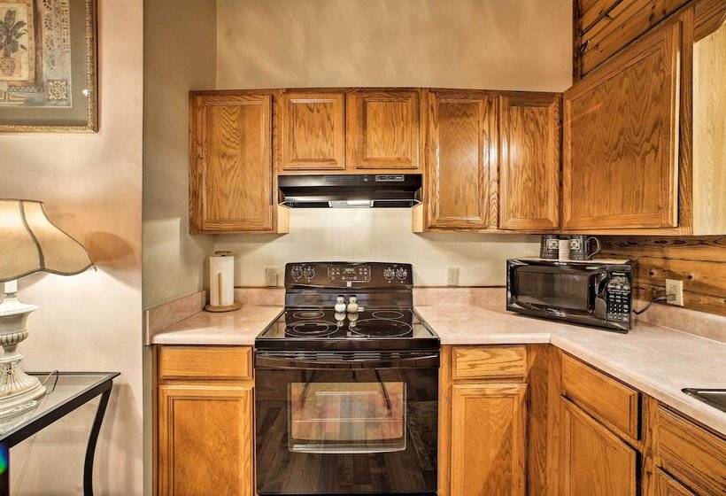 Studio W/ Deck: Near Thorncrown Chapel & Lakes