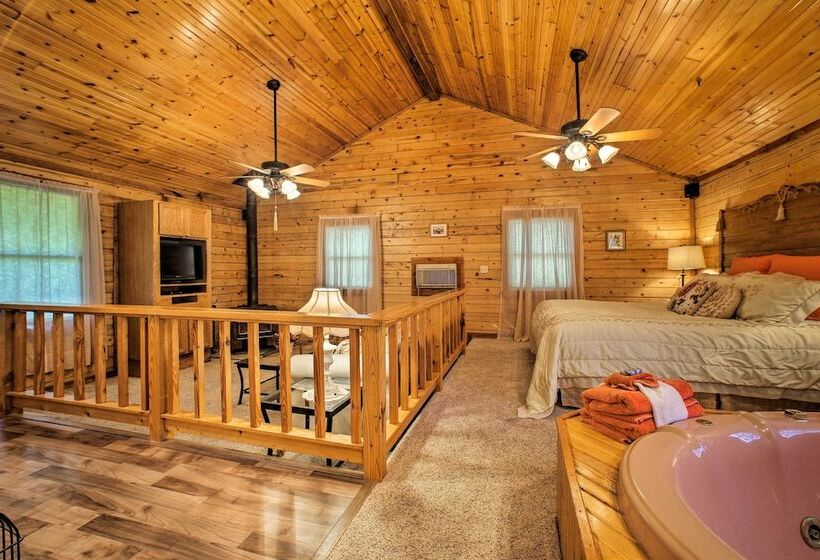 Studio W/ Deck: Near Thorncrown Chapel & Lakes