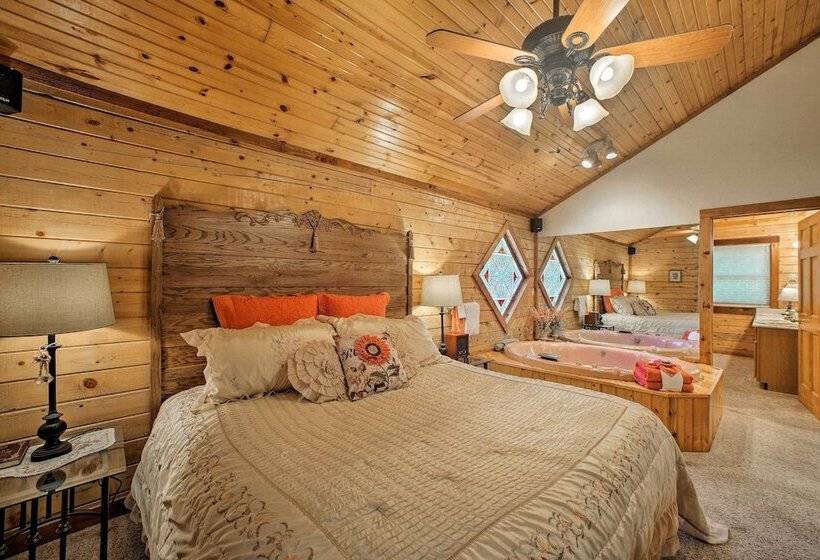 Studio W/ Deck: Near Thorncrown Chapel & Lakes