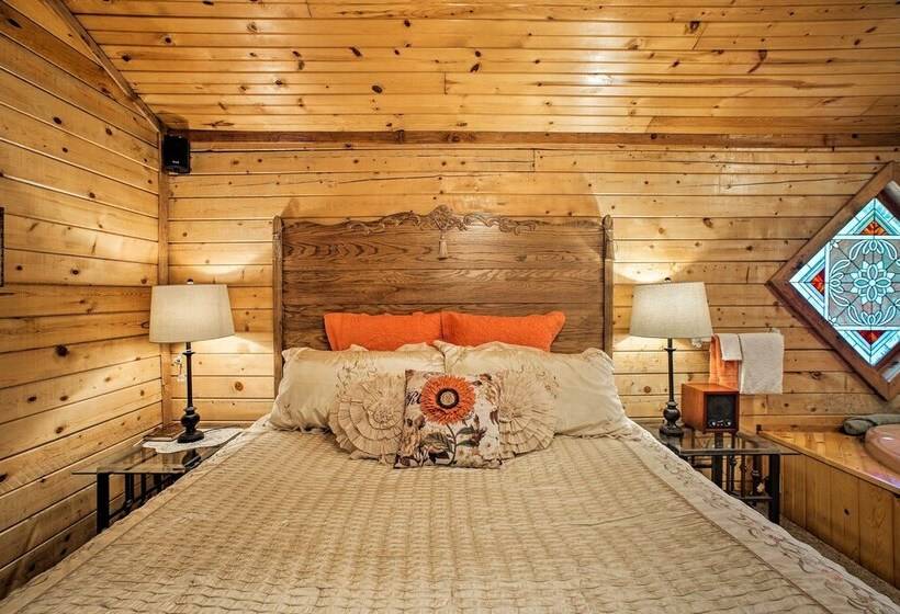 Studio W/ Deck: Near Thorncrown Chapel & Lakes