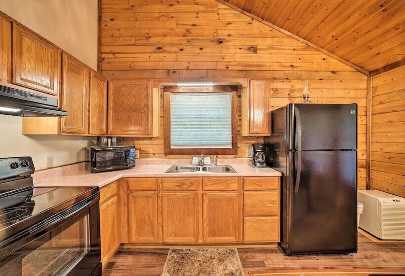 Studio W/ Deck: Near Thorncrown Chapel & Lakes