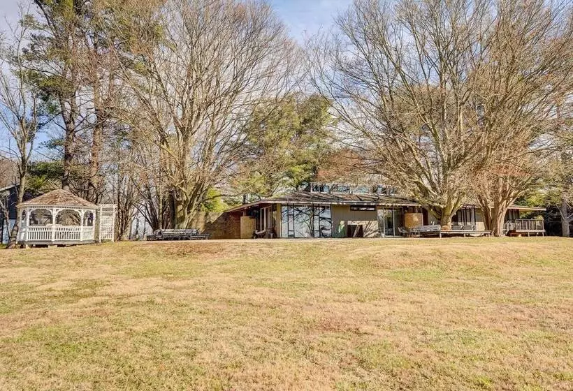 Stylish + Serene West Friendship Hidden Gem!